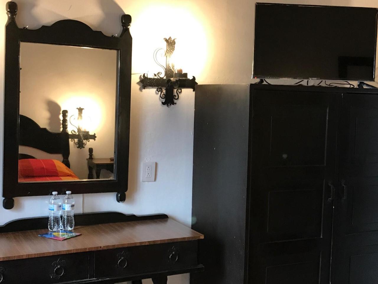 Hotel Villa De Flores Uruapan  Extérieur photo