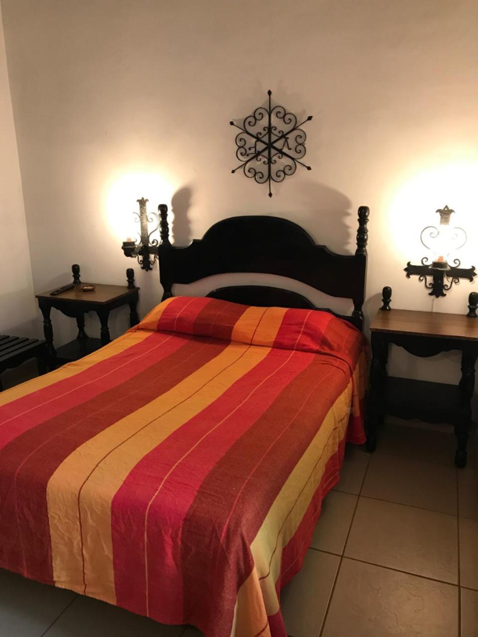 Hotel Villa De Flores Uruapan  Extérieur photo