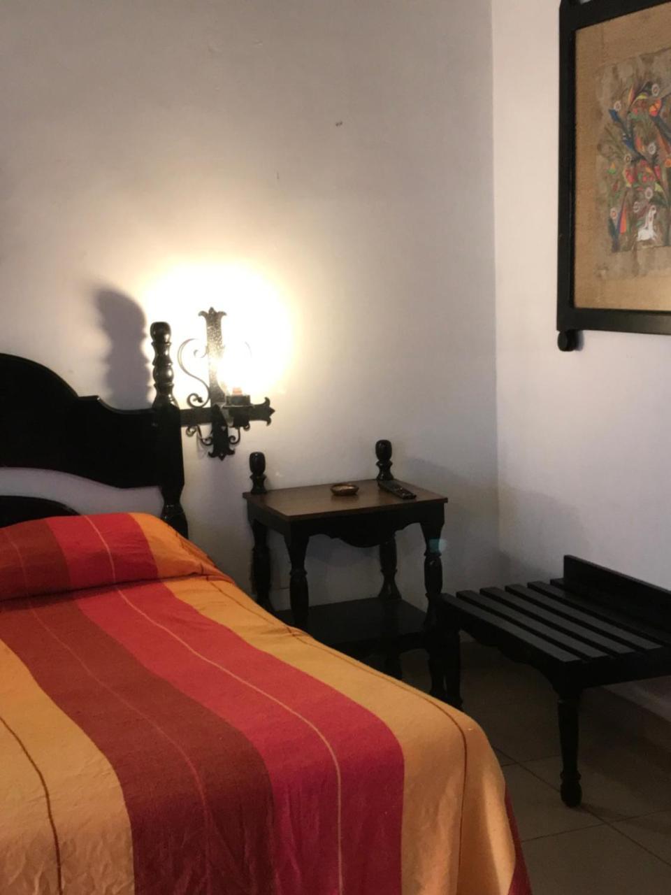 Hotel Villa De Flores Uruapan  Extérieur photo