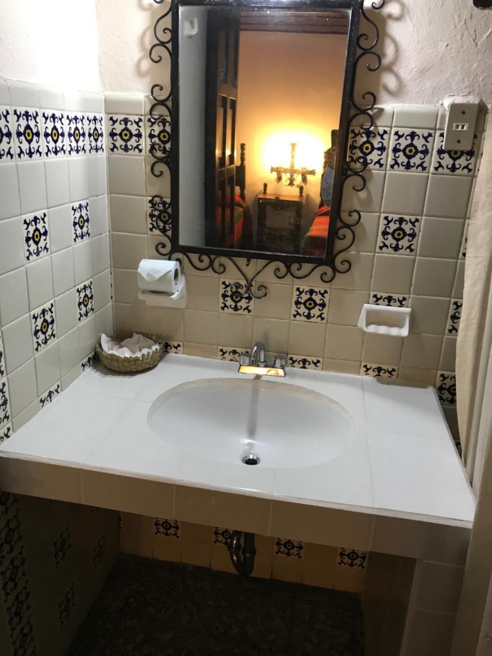 Hotel Villa De Flores Uruapan  Extérieur photo