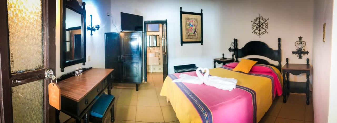 Hotel Villa De Flores Uruapan  Extérieur photo