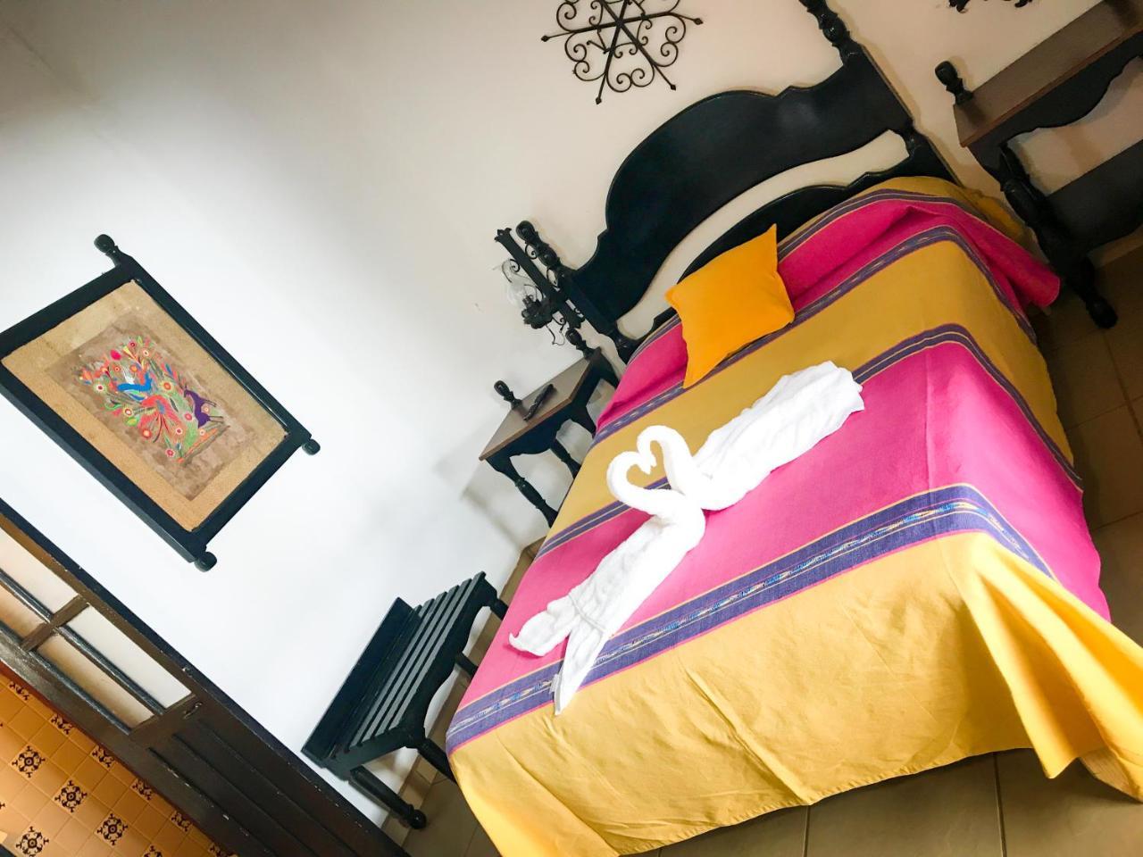 Hotel Villa De Flores Uruapan  Extérieur photo