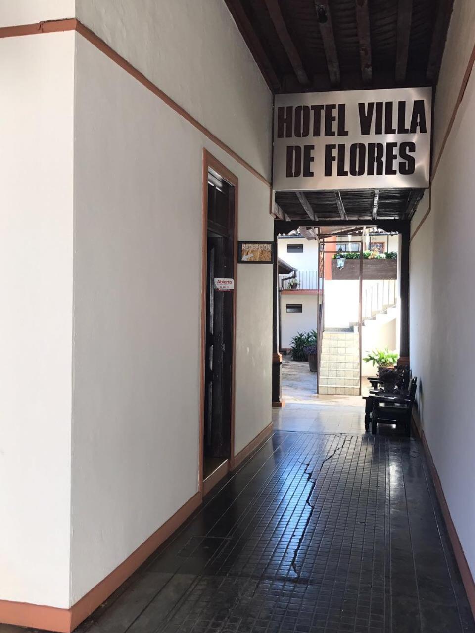 Hotel Villa De Flores Uruapan  Extérieur photo