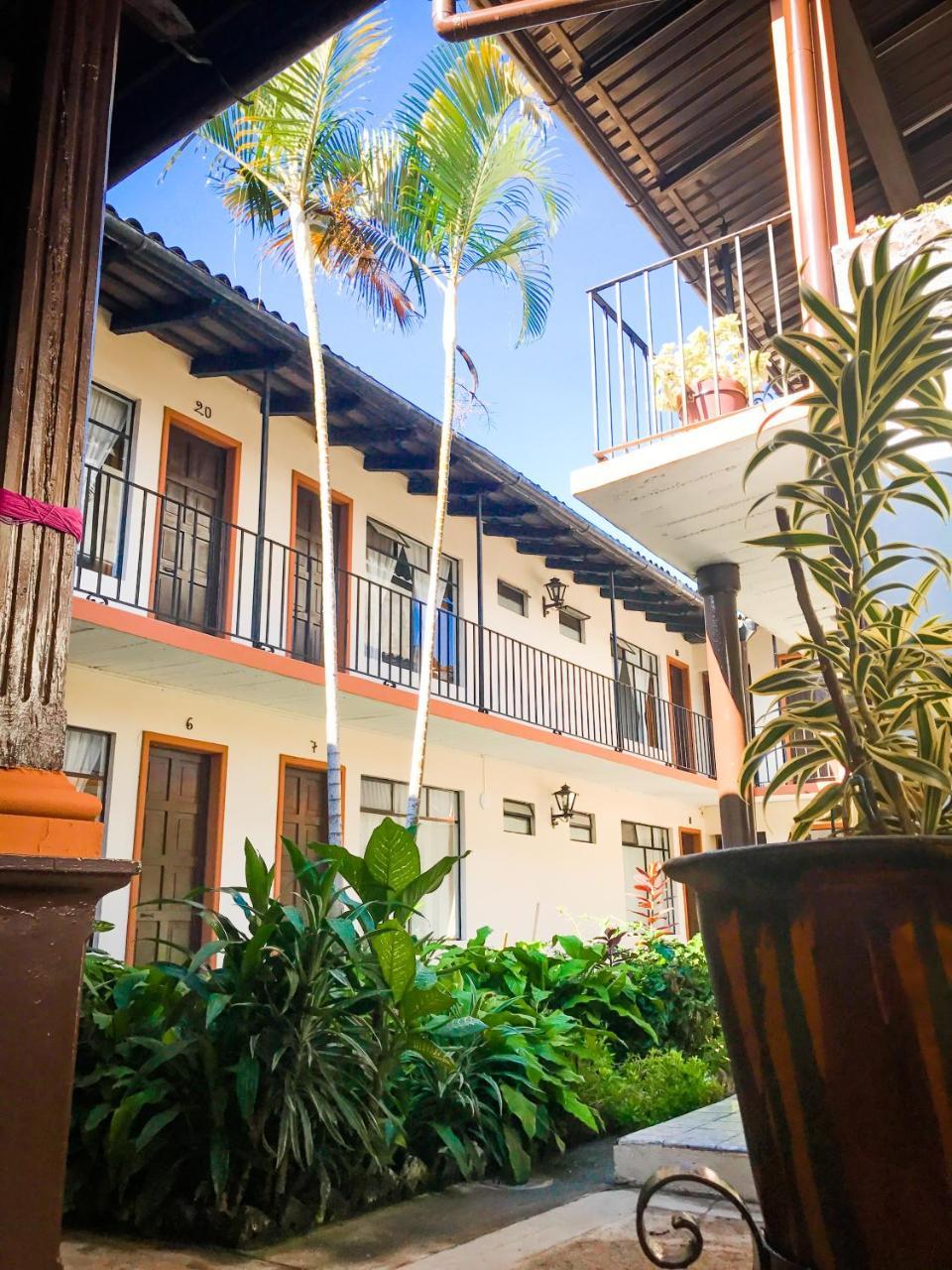 Hotel Villa De Flores Uruapan  Extérieur photo