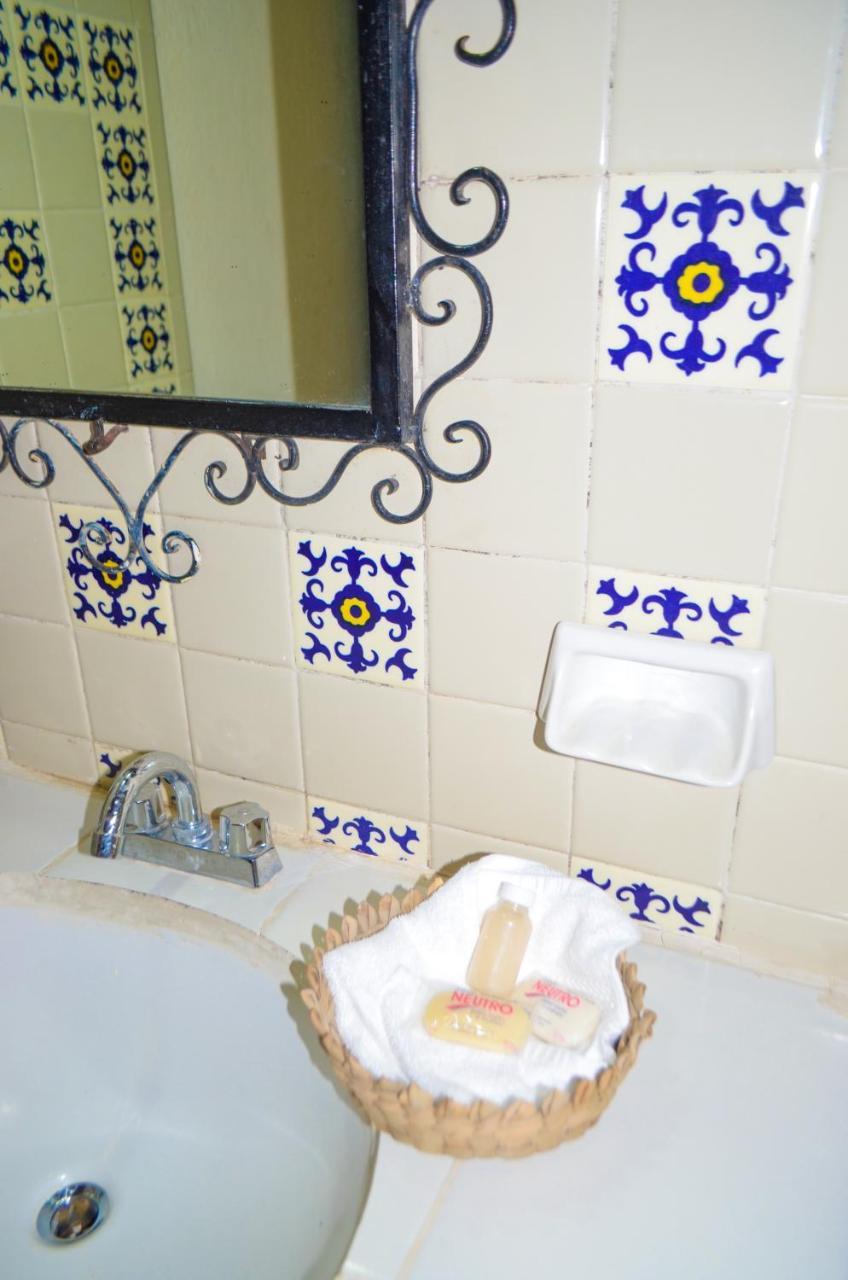 Hotel Villa De Flores Uruapan  Extérieur photo