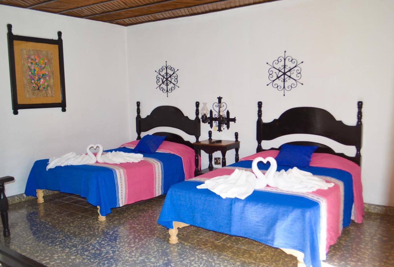 Hotel Villa De Flores Uruapan  Extérieur photo