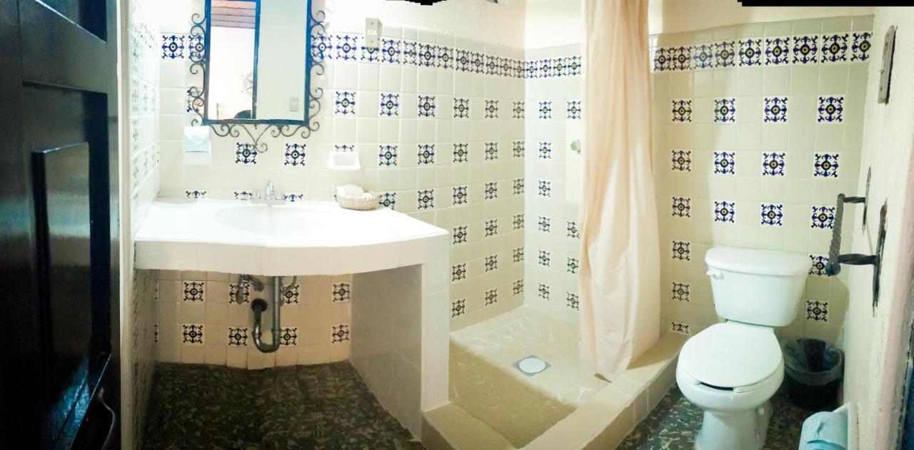 Hotel Villa De Flores Uruapan  Extérieur photo