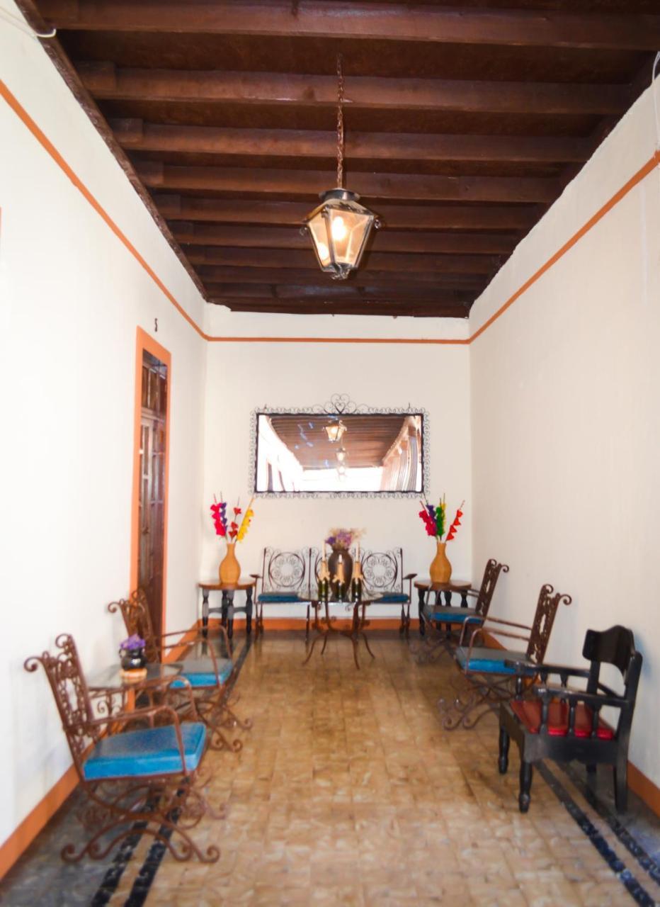 Hotel Villa De Flores Uruapan  Extérieur photo