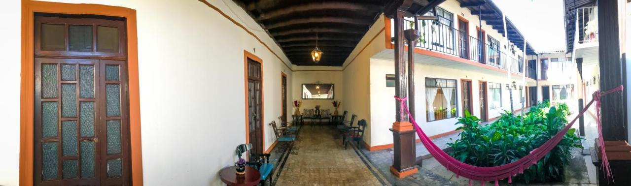 Hotel Villa De Flores Uruapan  Extérieur photo