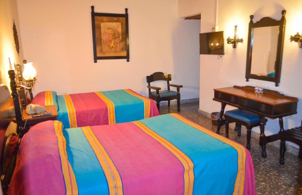 Hotel Villa De Flores Uruapan  Extérieur photo