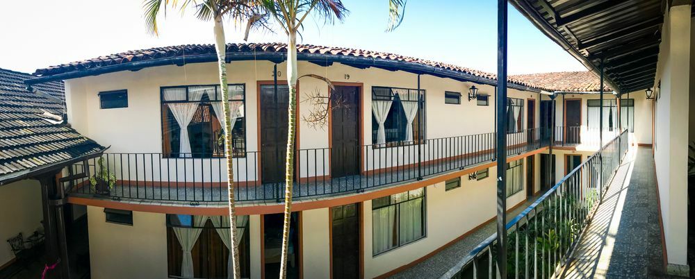 Hotel Villa De Flores Uruapan  Extérieur photo