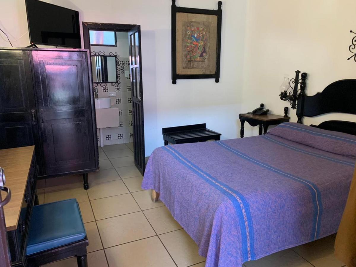 Hotel Villa De Flores Uruapan  Extérieur photo