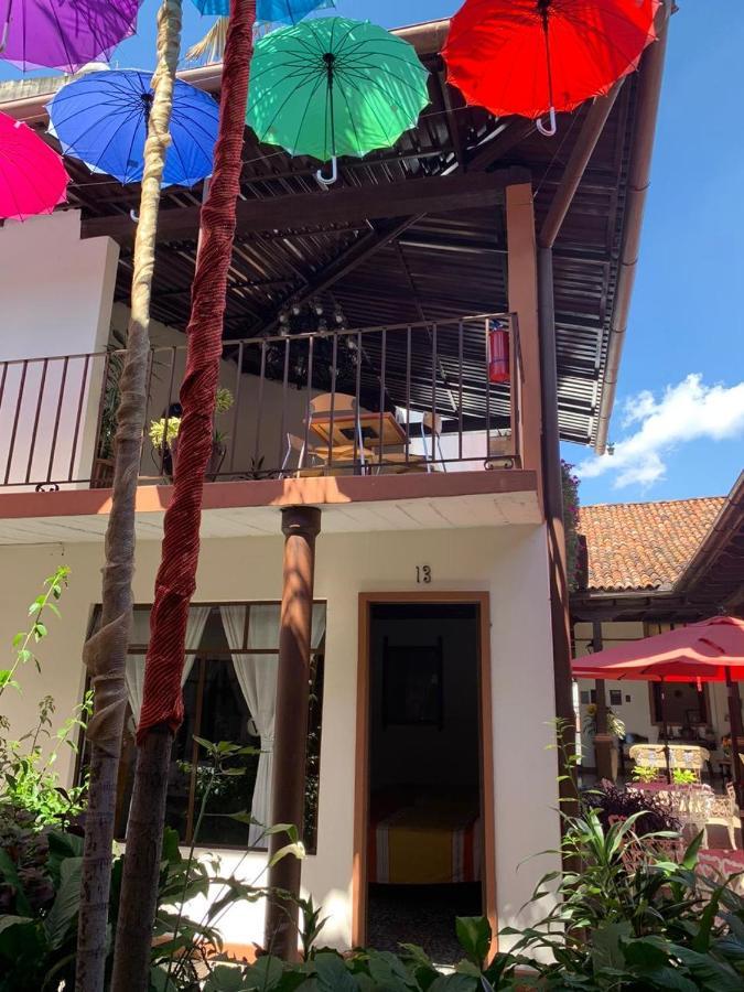 Hotel Villa De Flores Uruapan  Extérieur photo