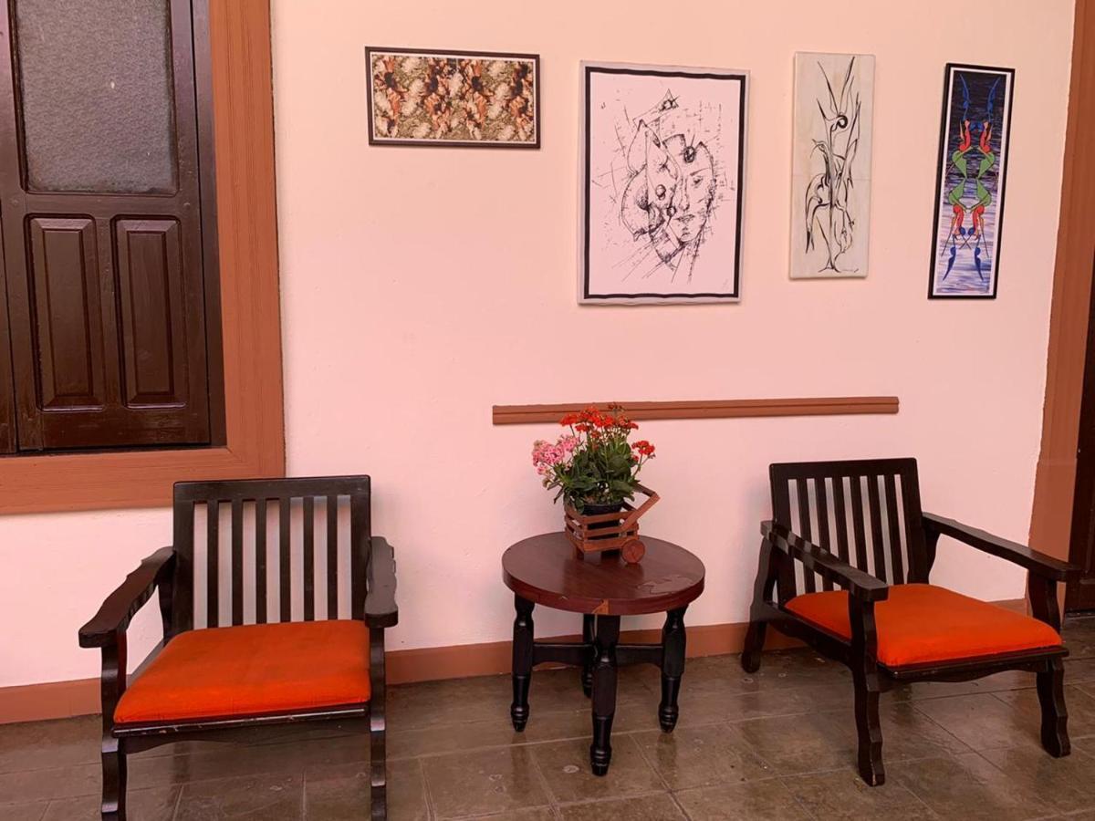 Hotel Villa De Flores Uruapan  Extérieur photo