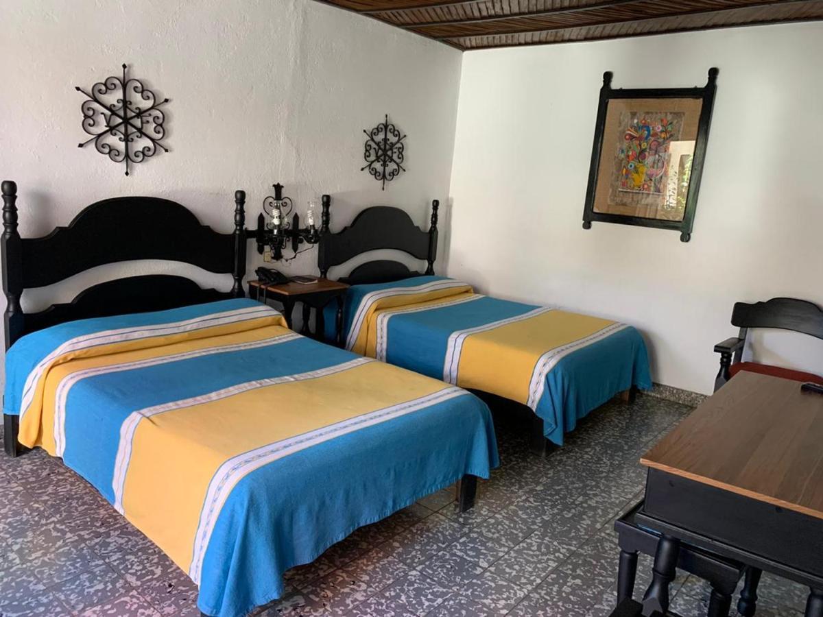 Hotel Villa De Flores Uruapan  Extérieur photo