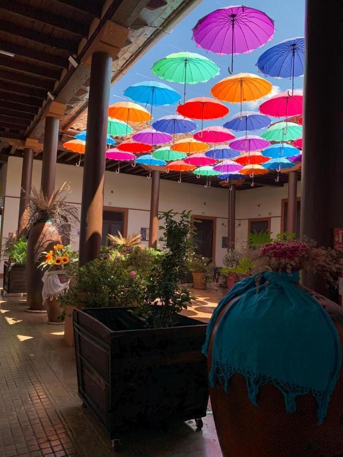 Hotel Villa De Flores Uruapan  Extérieur photo
