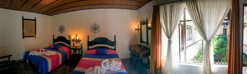 Hotel Villa De Flores Uruapan  Extérieur photo
