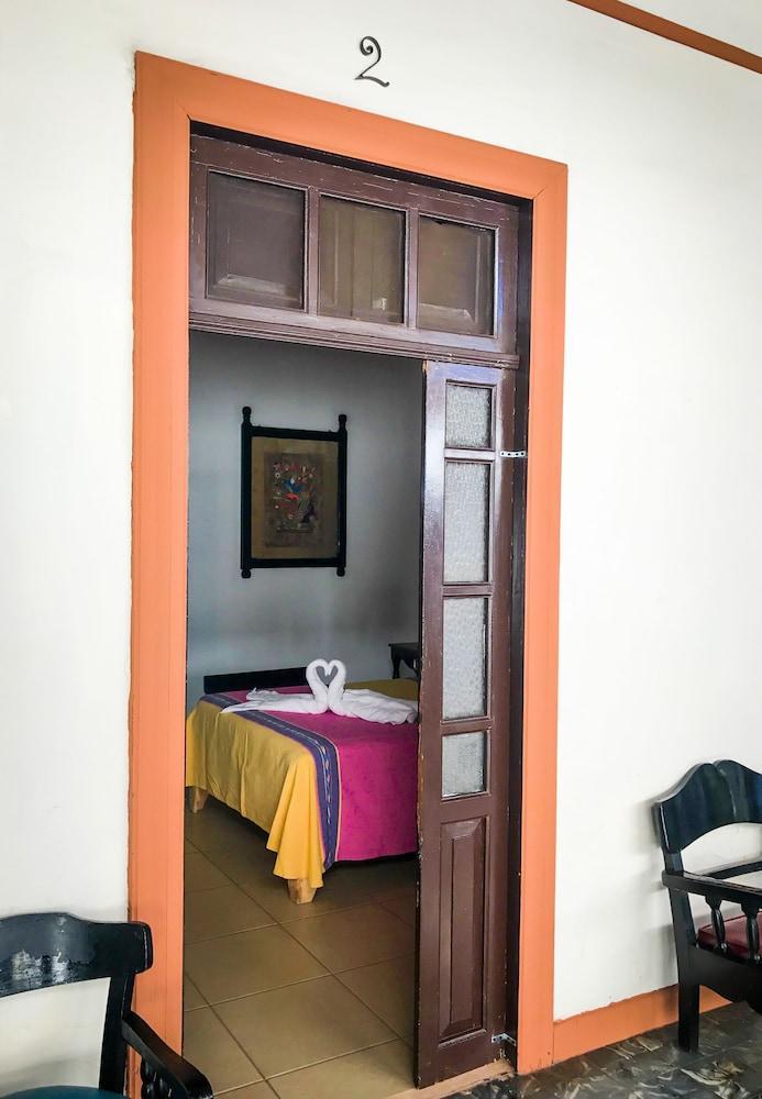 Hotel Villa De Flores Uruapan  Extérieur photo