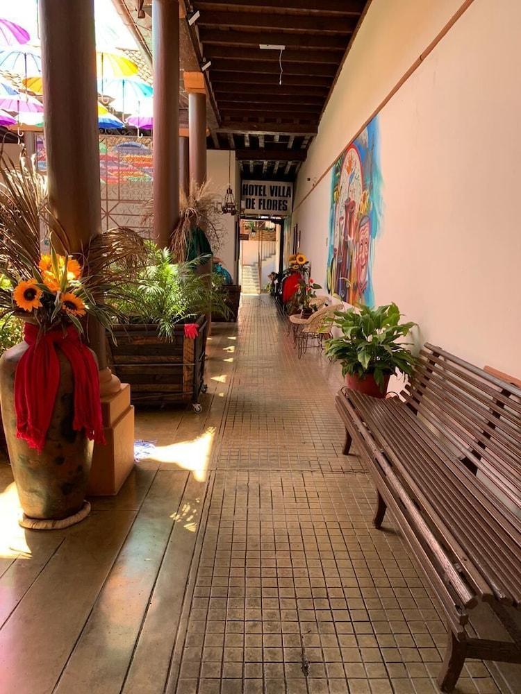Hotel Villa De Flores Uruapan  Extérieur photo
